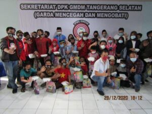 Peringati Hari Natal, GMDM Tangsel dan Chapter Full Gospel Berbagi Tali Kasih Kepada Anak Jalanan Dan Anak Yatim