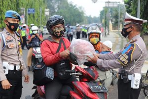 Polres Cilegon Ops Keselamatan Yang Tertib Dapat Helm