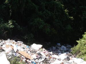 Masyarakat Resah Adanya Pembuangan Limbah Sampah Pasar Ke Sungai Batang Tembesi.