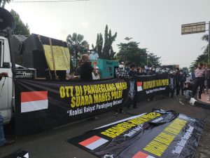 Aksi Koalisi Rakyat Pandeglang Melawan  Mengema Suara Lantang KH. RD. Yusuf Mubarok Tokoh Agama Kelahiran Pandeglang.