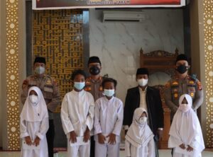 Kapolres Cirebon Kota, Berbagi dengan Anak Yatim di Tengah Pandemi