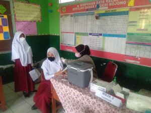 Mempersiapkan Belajar Tatap Muka, SDN Bojong 01 Kemang Gelar Vaksinasi Anak Usia 6-11 Tahun