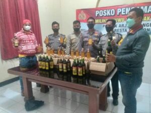 Respon Cepat Polsek Arjawinangun Polresta Cirebon Amankan Seratusan Botol Miras