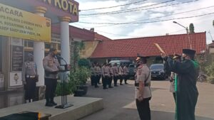 Kapolres Cirebon Kota Pimpin Upacara Serah Terima Jabatan Kabag Ops Polres Cirebon Kota 