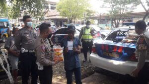 Polres Ciko  Melaksanakan Bansos Kepada Warga di Tengah Pandemi Covid19