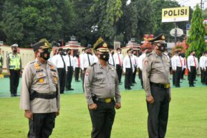 3 Personel Polresta Cirebon Mendapat Kenaikan Pangkat Pengabdian