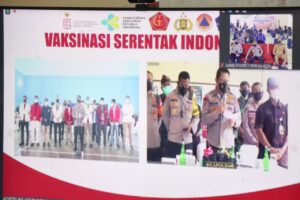 Wakapolres Cirebon Kota Tinjau Vaksinasi Booster Dan Ikuti Zoom Meeting Pimpinan Kapolri di Kantor Kelurahan Kecapi