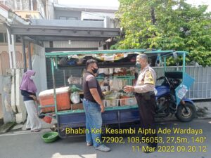 Himbau Prokes , Bhabin Buyut Polsek Gunung Jati  melalui Binmas Pesan Saha di Masa PPKM Level 3