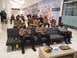 Pimpinan Kabaintelkam Polri dan Wakapolres Cirebon Kota Zoom Meeting Vaksinasi di Transmart 