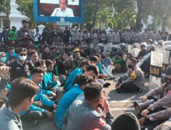 Unjuk Rasa Di Kota Cirebon Diakhiri Dengan Buka Puasa Bersama Mahasiswa