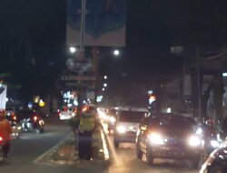 Team Urai Sat Lantas Polres Cirebon Kota Gerak Cepat Atasi Kepadatan Arus Lalu Lintas Di Jalan Cipto MK