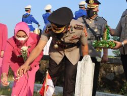 Kapolresta Cirebon Pimpin Ziarah dan Tabur Bunga di TMP Cakrabuana, Peringati HUT Bhayangkara Ke-76