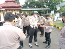 Propam Polresta Cirebon Periksa Kelengkapan Personel Sebelum Memasuki Mako