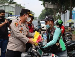 “Polri Peduli” Polres Tangerang Selatan Bagikan Paket Sembako Kepada Masyarakat Terdampak Penyesuaian Harga BBM