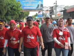 Peringati Hari Kesehatan Nasional dan Hari Guru Nasional Pemkab Cirebon Gelar Jalan Sehat
