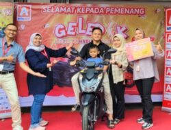 Belanja di Alfamidi Pelanggan Beruntung Bisa Dapat Sepeda Motor