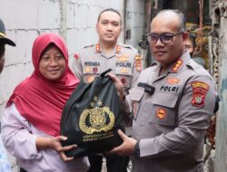 Kapolres Metro Jakut Salurkan Bantuan Kapolri untuk Warga Korban Kebakaran Plumpang