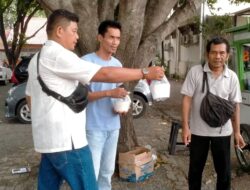 Jum’at Berkah, FWJI Korwil Tangerang Selatan Bagikan Rice Bowl ke Warga Masyarakat