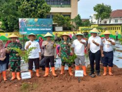 Hijau Jakartaku, Lestari Alamku, Dandim 0503/JB dan Forkopimko Jakarta Barat Melakukan Penanaman Pohon dan Buah