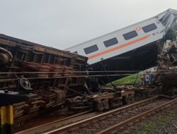 Kecelakaan Kereta Api di Cicalengka Bandung, Tiga Orang Meninggal di Tempat Kejadian