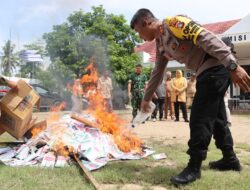 Kapolres Bima AKBP Eko Sutomo SIK.MIK., Menghadiri Pemusnahan Kertas Suara Pemilu  Yang Rusak