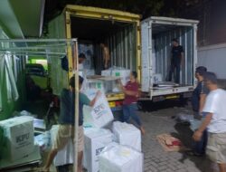 Polsek Legok Kawal Penarikan Logistik Pemilu Dari Gudang PPK Legok ke Gudang KPU Kab. Tangerang