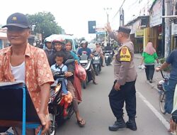 Bhabinkamtibmas Klayan Polsek Gunung Jati Polres Cirebon Kota Monitoring Pembagian Takjil Pastikan Aman