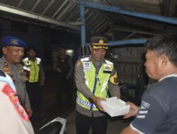 Polresta Cirebon Gelar Patroli Sahur Jaga Kamtibmas Sambil Bangunkan Warga