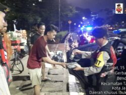 Direktorat Samapta Subdit Gasum Polda Metro Jaya Lakukan Patroli sekaligus Berbagi Makan Sahur