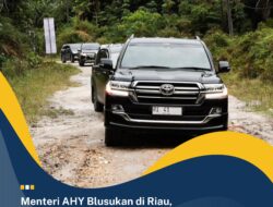 Menteri AHY Blusukan di Riau, Mulai dari Ganti Mobil hingga Layani Warga Foto di Kebun