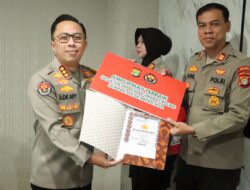 Tingkatkan Citra Positif Polri: Kabid Humas Polda Metro Jaya Berikan Penghargaan