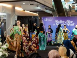 Model Trend Indonesia Buktikan Kain Batik Indonesia Jadi Busana yang layak dipakai dalam Fashion Show 2024