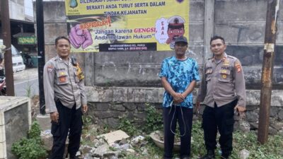 Cegah Agar Tidak Beli Kendaraan Tanpa Kelengkapan Surat, Sat Binmas Polsek Pondok Aren Pasang Spanduk Himbauan Kamtibmas