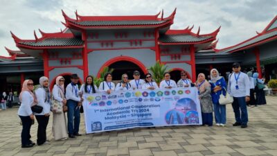 Universitas Persada Indonesia Y.A.I telah mencapai tonggak bersejarah dalam dunia pendidikan internasional dengan sukses menyelenggarakan 1st International Collaboration Trip 2024.     Acara prestisius ini berlangsung dari tanggal 12 hingga 16 Oktober 2024, melibatkan 86 dosen dan mahasiswa dari 27 perguruan tinggi terkemuka di Indonesia.     Bertempat di dua negara yakni Malaysia dan Singapura. Program ini dirancang untuk memperkuat kerja sama akademik dan penelitian antar-negara, sekaligus memperluas jaringan global Universitas Persada Indonesia Y.A.I.    Rektor Universitas Persada Indonesia Y.A.I  Prof. Ir. Sri Astuti Indriyati, MS., Ph.D menyampaikan bahwa perjalanan akademik ini merupakan bukti nyata dari komitmen Universitas Persada Indonesia Y.A.I dalam mendorong kolaborasi lintas batas.     “Delegasi ini melakukan kunjungan resmi ke berbagai institusi pendidikan bergengsi di Malaysia, seperti Raffles University, Universiti Tunku Abdul Rahman (UTAR), Universiti Selangor (Unisel), Management and Science University (MSU), SEGI University, dan HELP University, “ujar Prof. Ir. Sri Astuti Indriyati.    Lanjutnya, kunjungan ini tidak hanya membangun hubungan, tetapi juga menandai penandatanganan Memorandum of Understanding (MoU) dan Memorandum of Agreement (MoA) antara universitas-universitas Indonesia dan institusi tuan rumah dan ini sebuah langkah strategis dalam memperkuat kemitraan internasional di bidang pendidikan tinggi dan penelitian.     Pada 15 Oktober 2024, Universitas Persada Indonesia Y.A.I juga memimpin penandatanganan MoU Nasional yang melibatkan 13 perguruan tinggi di Indonesia, menegaskan pentingnya sinergi dan kolaborasi dalam menghadapi tantangan pendidikan di era globalisasi.    “Kegiatan ini merupakan bagian dari upaya jangka panjang untuk menciptakan ekosistem pendidikan yang inovatif dan progresif. Kerjasama Nasional ini memungkinkan untuk menjamin keberlanjutan Kerjasama dengan kampus Malaysia dengan mengadakan banyak kegiatan di bidang akademik, riset, pengabdian masyarakat, pertukaran mahasiswa dan KKN Internasional, “jelasnya.    Selain penandatanganan perjanjian, Prof. Ir. Sri Astuti Indriyati mengungkapkan   acara ini juga diisi dengan kuliah umum dan diskusi riset yang menampilkan dosen-dosen terkemuka dari rombongan Indonesia. Mereka berbagi pengetahuan dan membahas topik-topik penelitian terdepan, dengan tujuan untuk meningkatkan kualitas pendidikan dan membuka ruang kolaborasi baru dalam penelitian akademik internasional.    “Tidak hanya terfokus pada aspek akademik, 1st International Collaboration Trip 2024 juga menekankan pentingnya pengabdian masyarakat sebagai bagian integral dari misi pendidikan Universitas Persada Indonesia Y.A.I, “ujarnya.    Kegiatan pengabdian ini melibatkan pekerja Migran Indonesia dan para guru di Sekolah Indonesia Johor Bahru, di mana mereka menerima pelatihan dan bimbingan langsung dari delegasi. Di Sekolah Menengah Kebangsaan Permas Jaya 2, Malaysia.    Selain itu, rombongan universitas menyelenggarakan program pengabdian bagi para guru dan siswa setempat, termasuk kompetisi rencana bisnis yang mendorong jiwa kewirausahaan, serta Ekspo UMKM yang menampilkan produk-produk unggulan dari sektor usaha kecil dan menengah.    Keberhasilan program ini tidak hanya memperkuat reputasi Universitas Persada Indonesia Y.A.I sebagai institusi yang berkomitmen pada kerja sama internasional, tetapi juga menegaskan perannya dalam menciptakan dampak nyata bagi masyarakat melalui pendidikan dan penelitian.     “1st International Collaboration Trip 2024 telah menciptakan landasan yang kuat untuk kolaborasi di masa depan, sekaligus membuka peluang baru bagi kemitraan strategis di kancah global.  Dengan visi yang jelas dan kemitraan yang kokoh, Universitas Persada Indonesia Y.A.I terus berperan aktif dalam membangun masa depan pendidikan yang lebih inklusif dan inovatif, menjadikan Indonesia sebagai salah satu pusat keunggulan akademik di Asia dan dunia, “tandas Rektor Universitas Persada Indonesia Y.A.I  Prof. Ir. Sri Astuti Indriyati.    (Rchm/red)  Universitas Persada Indonesia Y.A.I Sukses Selenggarakan The 1st International Collaboration Trip 2024 di Malaysia dan Singapura