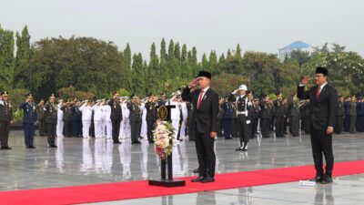 Beri Penghormatan kepada Para Pahlawan Bangsa, Menteri Nusron dan Wamen Ossy Ikuti Upacara Peringatan Hari Pahlawan