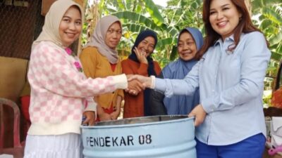 Dukung Paslon Andra-Soni, Ketum DPP Pendekar 08 Gelar Baksos Program 100 Tong Sampah Gratis untuk Warga di 6 Titik Lokasi