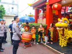 Kapolres Tangsel Tinjau Pengamanan Perayaan Imlek di Vihara Boen Hay Bio “Karuna Jala”