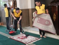 Sambut Ramadhan, Polres Tangsel Gelar Baksos Bersih Bersih Masjid dan Musholah