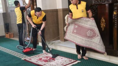 Sambut Ramadhan, Polres Tangsel Gelar Baksos Bersih Bersih Masjid dan Musholah