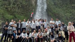 Segarnya Curug Cibeureum Cianjur, Harmoni Alam yang Sejukkan Hati