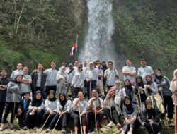 Segarnya Curug Cibeureum Cianjur, Harmoni Alam yang Sejukkan Hati