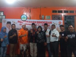 Bob Hasan Ketua Relawan Korwil Jakarta Barat Berbagi Bingkisan Lebaran