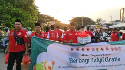 Berbagi Kebahagiaan MADAS Kota Tangsel Gelar Aksi Sosial di Bundaran Ciater