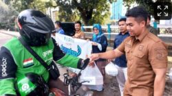 Ramadan Penuh Berkah, DPMPTSP Tangsel Berbagi 1.446 Paket Takjil