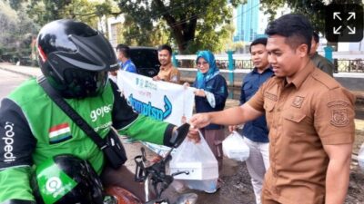 Ramadan Penuh Berkah, DPMPTSP Tangsel Berbagi 1.446 Paket Takjil