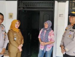 Diduga Sesak Napas Akibat Asap Pembakaran Sampah Bayi di Cipayung , Lurah dan Rombongan Cek Lokasi serta Kunjungi Rumah Korban
