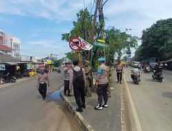 Gelar Operasi Berantas Jaya, Polsek Cisauk Turunkan Puluhan Bendera Ormas di Wilayah Setu Tangsel