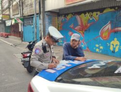 Patroli ETLE Mobile Satlantas Tangsel Tindak Pengendara Lawan Arah di Bawah Fly Over Ciputat