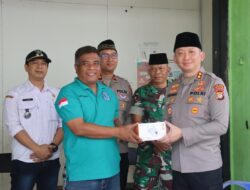 Kapolres Tangsel Serahkan Bantuan CCTV untuk Pos Kamling di Cirendeu