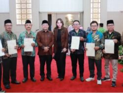 Kantah Tangsel Serahkan Sertipikat Tanah Wakaf untuk Masjid dan Mushola